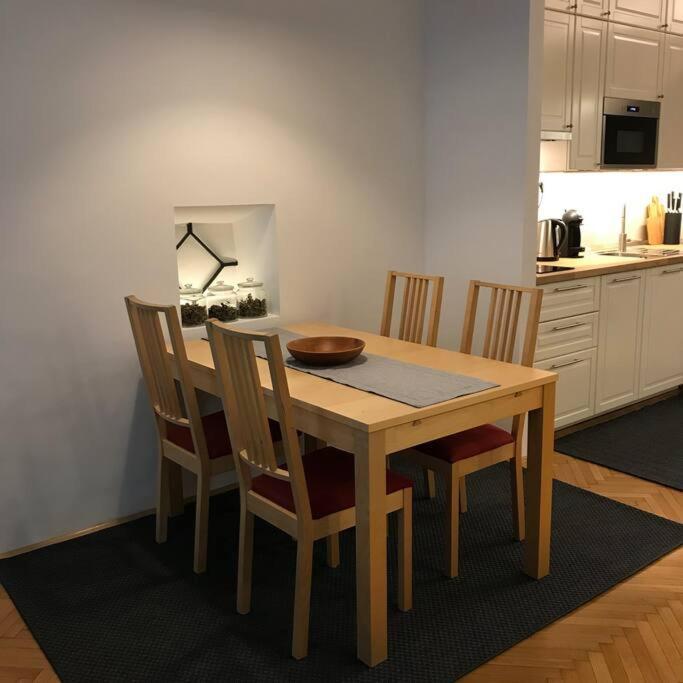 Jane'S Place, Experience The Atmosphere Of A Historic Villa & Free Parking Laibach Exterior foto